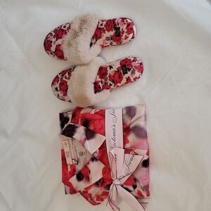 Victoria Secret pink floral sleep set with slippers